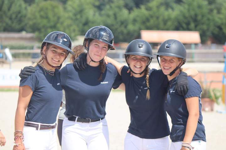 Equipe dynamique centre équestre CENI Saint-Savin